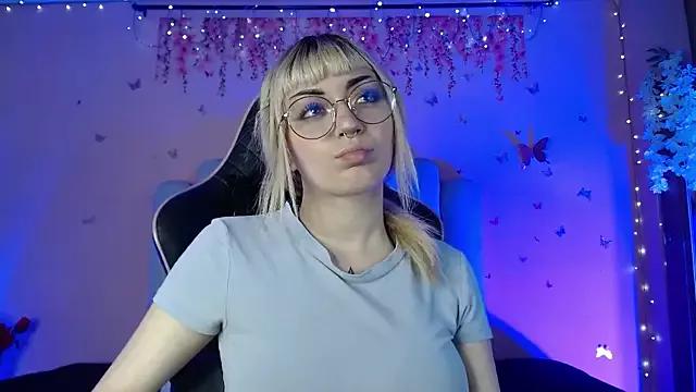 LessBoobs_gh from StripChat