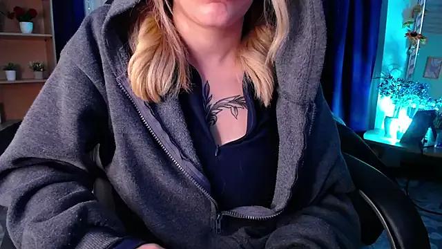 LessBoobs_gh from StripChat