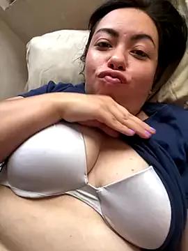 lesslove from StripChat