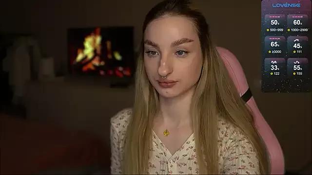Lexy_kiky from StripChat is Freechat