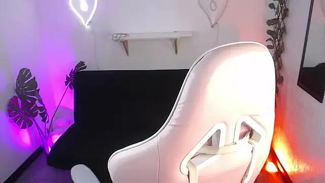 Try our streaming cams variety and talk on a personal level with our adorable girls streamers, showing off their bountiful shapes and dildos.