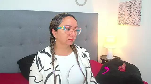leyla_smithx from StripChat is Freechat