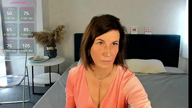 Lia_Reyn from StripChat is Freechat