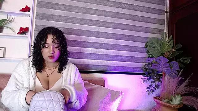 Liaa_Peach from StripChat