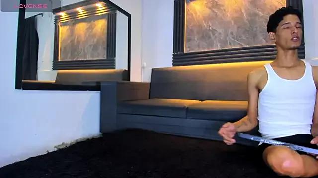 liaam_mendoza from StripChat