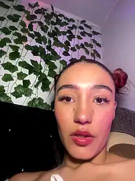Liawood1 from StripChat is Freechat