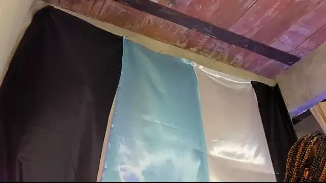 Liilly_Taylor1 from StripChat