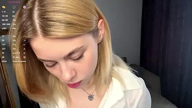 Lil_Elisa from StripChat is Freechat