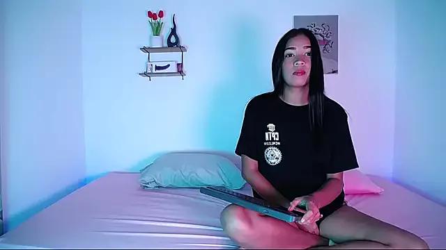 lilah025 from StripChat