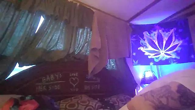 lilbit44 from StripChat