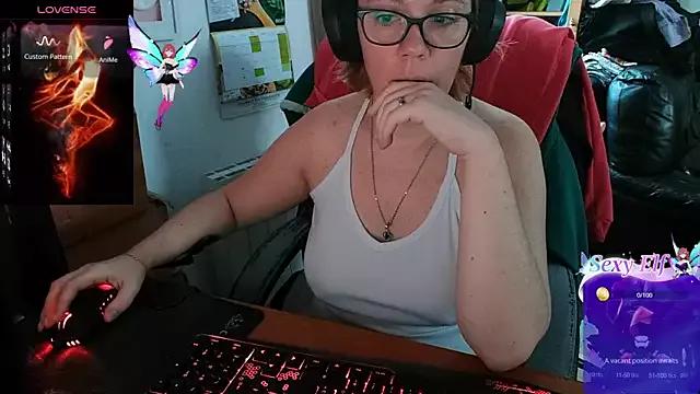 lili-hot-77 from StripChat