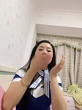 lili7138 from StripChat is Freechat