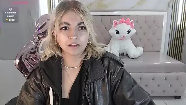 Try our streaming cams variety and talk on a personal level with our adorable girls streamers, showing off their bountiful shapes and dildos.