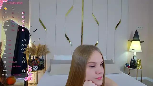 Lili_Lohan from StripChat is Freechat