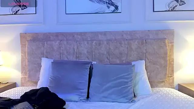 lili_milf4 from StripChat is Freechat