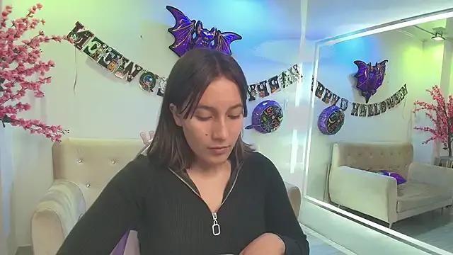 Lili_scott from StripChat is Freechat