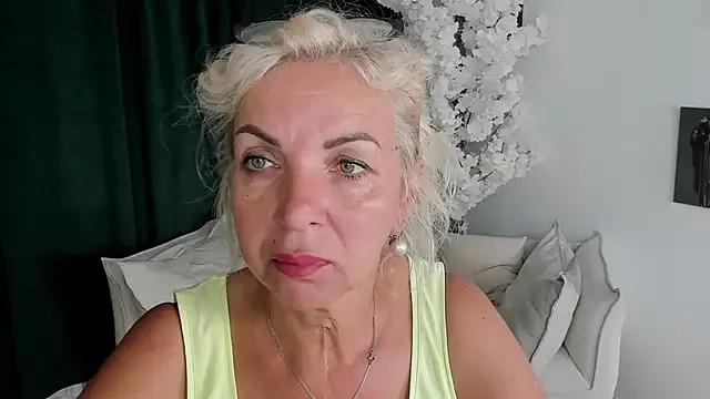 LiliaMoons from StripChat is Freechat