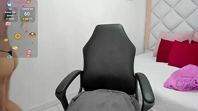 Try our streaming cams variety and talk on a personal level with our adorable girls streamers, showing off their bountiful shapes and dildos.