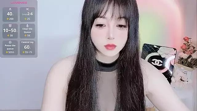 LiLiLily from StripChat