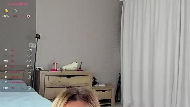 Lilisel from StripChat is Freechat