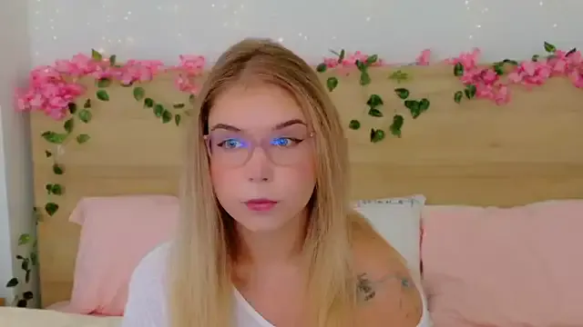 Lilith_Bonheur from StripChat is Freechat