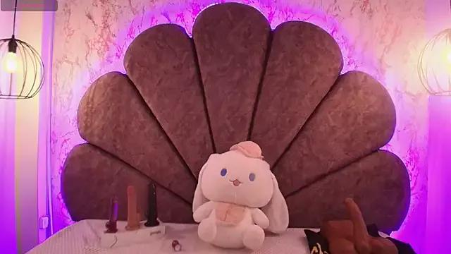Try our streaming cams variety and talk on a personal level with our adorable girls streamers, showing off their bountiful shapes and dildos.