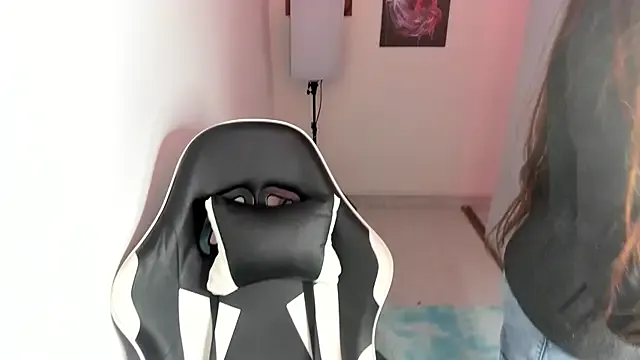 Try our streaming cams variety and talk on a personal level with our adorable girls streamers, showing off their bountiful shapes and dildos.