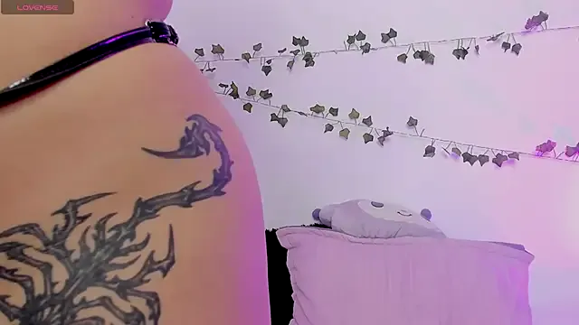 Lilithh_Kuro on StripChat 