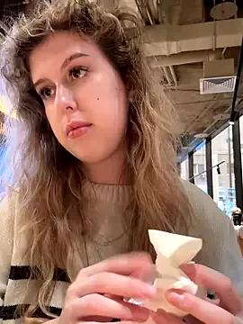Lillian_Dyson from StripChat is Freechat