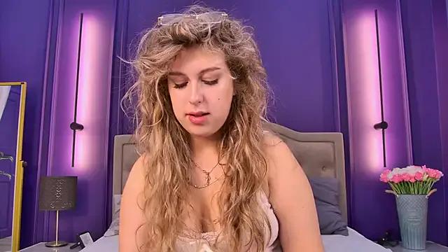 Lillian_Dyson from StripChat is Freechat