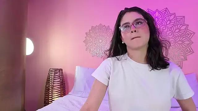 LiLLiAnderson from StripChat is Freechat