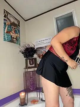 LillyDicLoonatic from StripChat is Freechat