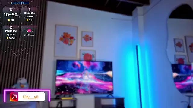 LillyDolls23 from StripChat