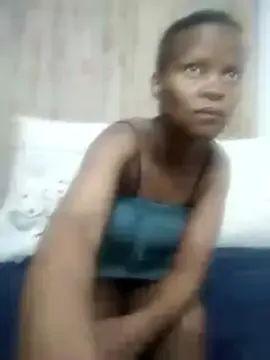 LILLYSLUTY2 on StripChat 