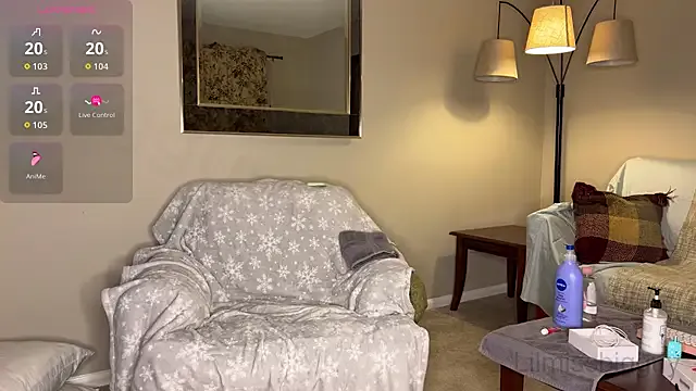 Lilmissbigguy on StripChat 