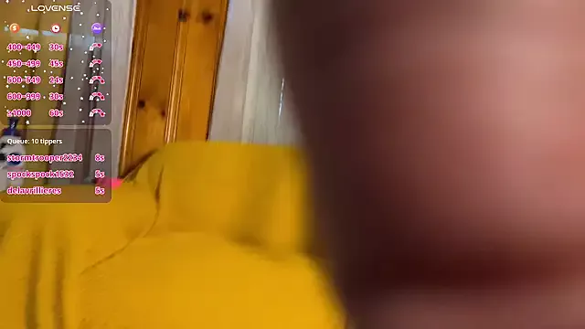 Lilmissbigguy on StripChat 