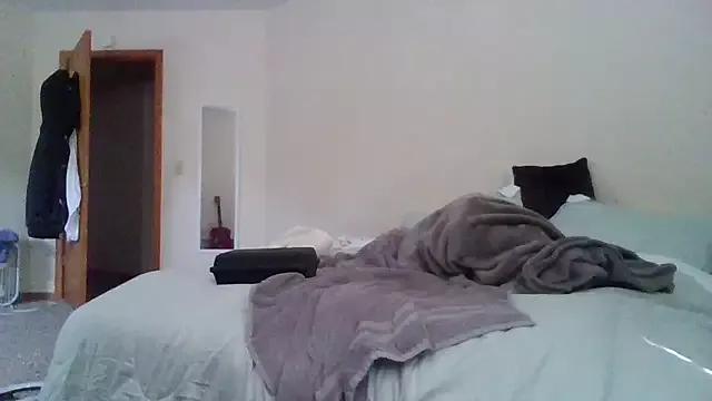 Lilsmokeshow017 from StripChat is Freechat