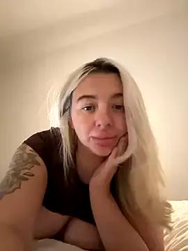 Lily-Lovexox from StripChat