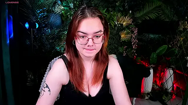 Lily__Evans from StripChat is Freechat