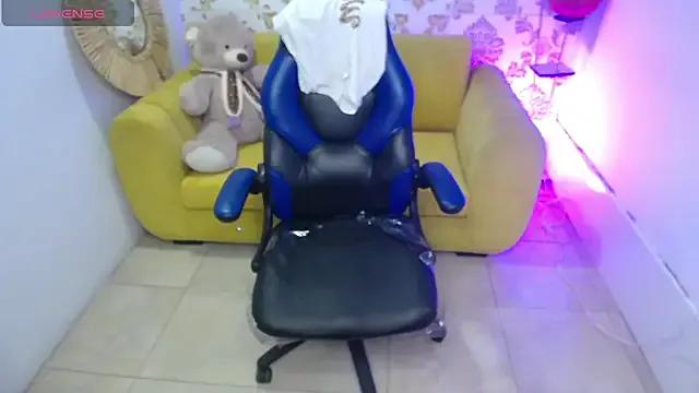 Try our streaming cams variety and talk on a personal level with our adorable girls streamers, showing off their bountiful shapes and dildos.