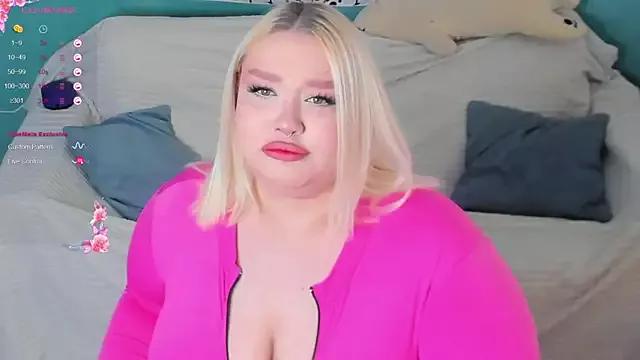 LilyBelll from StripChat