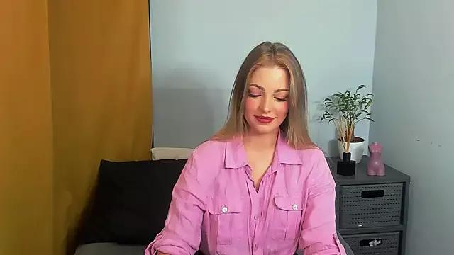 LilyBlondee from StripChat