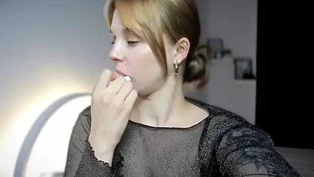LilyFlamee from StripChat