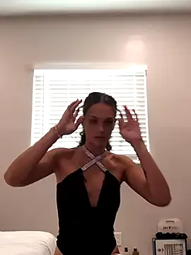 LilyGoldd on StripChat 