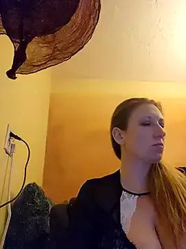 lilyhornyhousewife from StripChat
