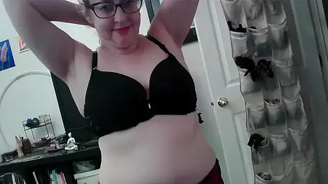 LilyLuscious from StripChat
