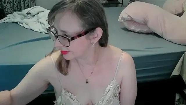 LilyLuscious from StripChat is Freechat