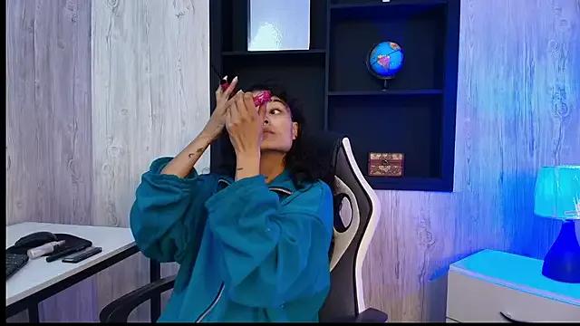 LilyRouset from StripChat