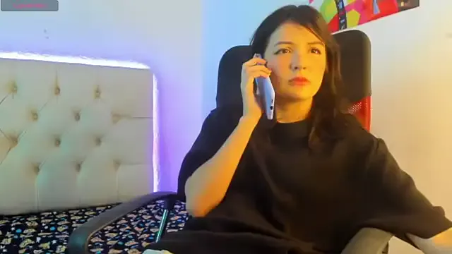 LilyWest19 on StripChat 