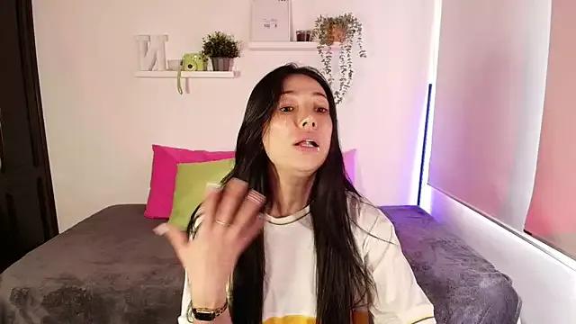 lilyy_evanss from StripChat
